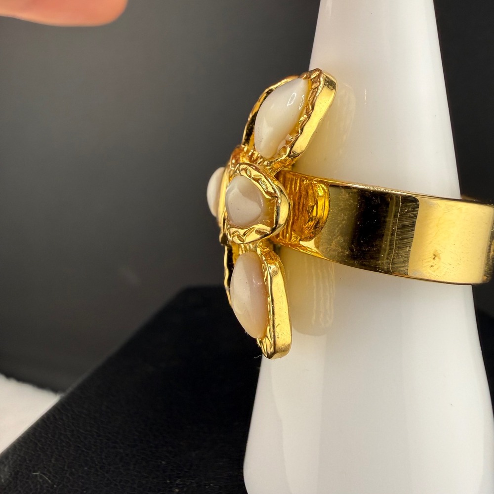 Vintage St. John Ring Gold Tone Mother of Pearl Statement Floral Square Size 8 - Picture 2 of 12